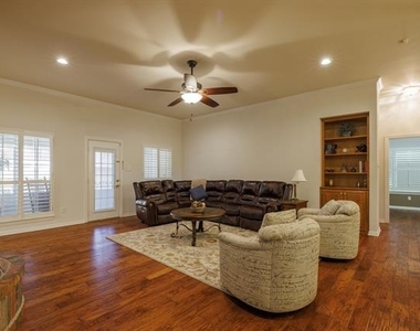 3726 Pensacola Drive - Photo Thumbnail 2