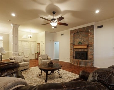 3726 Pensacola Drive - Photo Thumbnail 3