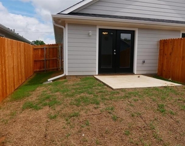 608 E College Street - Photo Thumbnail 16