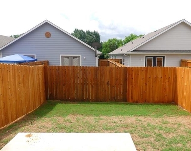608 E College Street - Photo Thumbnail 17