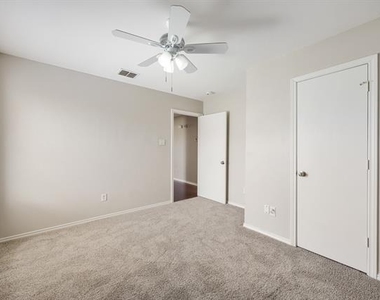 303 Kings Way Drive - Photo Thumbnail 14