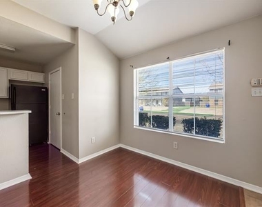 303 Kings Way Drive - Photo Thumbnail 3