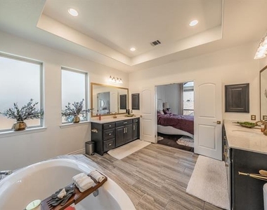 1742 Holmwood Drive - Photo Thumbnail 12