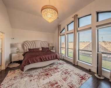 1742 Holmwood Drive - Photo Thumbnail 9