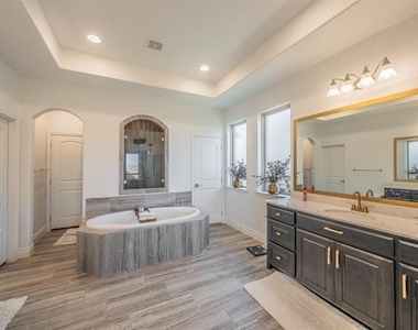 1742 Holmwood Drive - Photo Thumbnail 11