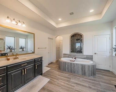1742 Holmwood Drive - Photo Thumbnail 10