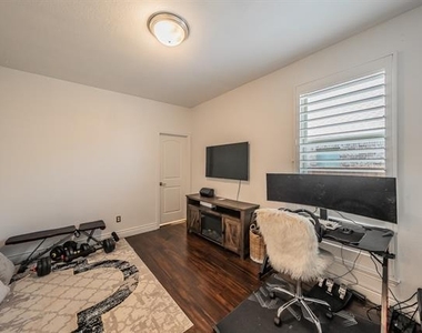 1742 Holmwood Drive - Photo Thumbnail 20