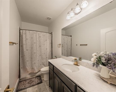 1742 Holmwood Drive - Photo Thumbnail 17