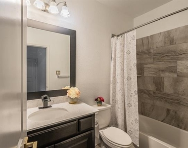 1742 Holmwood Drive - Photo Thumbnail 21