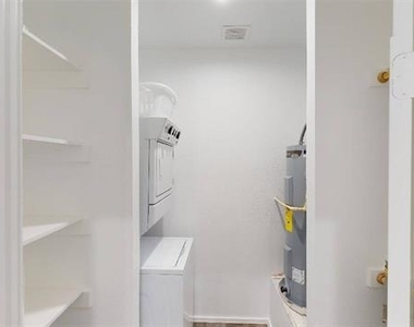 3235 Dallas Street - Photo Thumbnail 7