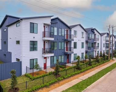 3235 Dallas Street - Photo Thumbnail 1