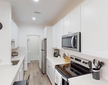 3235 Dallas Street - Photo Thumbnail 6