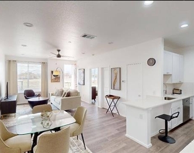 3235 Dallas Street - Photo Thumbnail 2