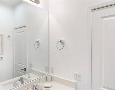 3235 Dallas Street - Photo Thumbnail 12