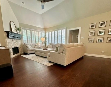 7123 Elm Creek Lane - Photo Thumbnail 9