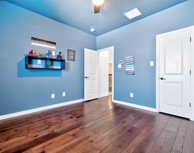 4921 N Rockcress Court - Photo Thumbnail 7