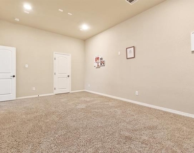 4921 N Rockcress Court - Photo Thumbnail 22