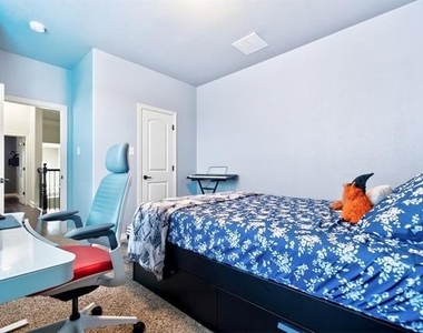 4921 N Rockcress Court - Photo Thumbnail 18