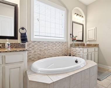 4921 N Rockcress Court - Photo Thumbnail 28
