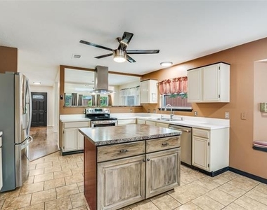 6512 Coral Lane - Photo Thumbnail 8