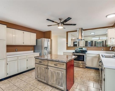 6512 Coral Lane - Photo Thumbnail 7