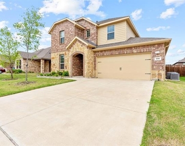 606 Rawhide Way - Photo Thumbnail 1