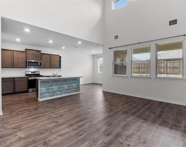 606 Rawhide Way - Photo Thumbnail 3