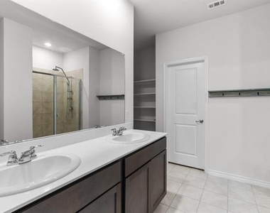 606 Rawhide Way - Photo Thumbnail 13