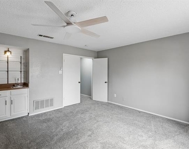 4236 Cuesta Drive - Photo Thumbnail 18