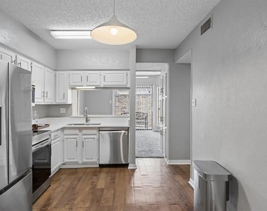4236 Cuesta Drive - Photo Thumbnail 8