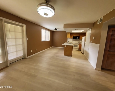 18811 N 19th Avenue - Photo Thumbnail 6