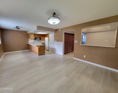 18811 N 19th Avenue - Photo Thumbnail 4