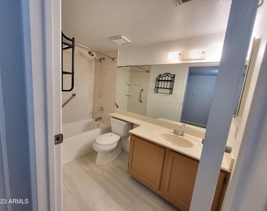 18811 N 19th Avenue - Photo Thumbnail 8