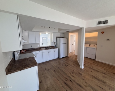 6038 S Alameda Road - Photo Thumbnail 14