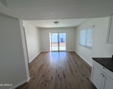 6038 S Alameda Road - Photo Thumbnail 16