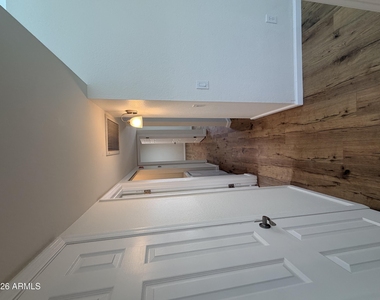 6038 S Alameda Road - Photo Thumbnail 9