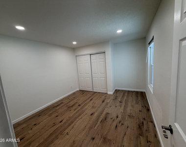6038 S Alameda Road - Photo Thumbnail 17