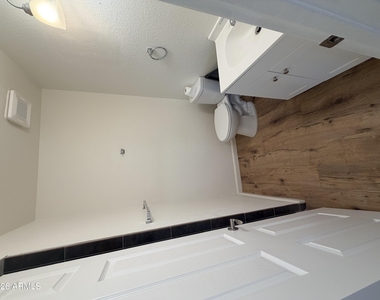 6038 S Alameda Road - Photo Thumbnail 19