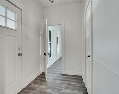 401 E Avenue G - Photo Thumbnail 12