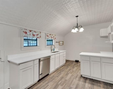 401 E Avenue G - Photo Thumbnail 13