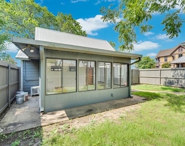 401 E Avenue G - Photo Thumbnail 6