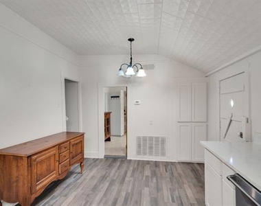 401 E Avenue G - Photo Thumbnail 16
