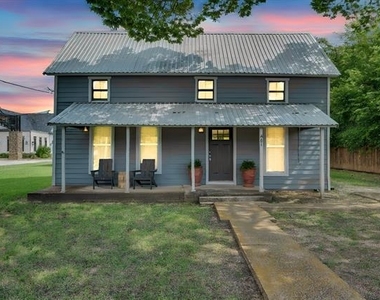 401 E Avenue G - Photo Thumbnail 1