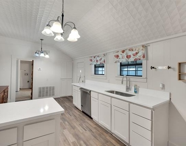401 E Avenue G - Photo Thumbnail 14