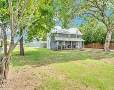 401 E Avenue G - Photo Thumbnail 3