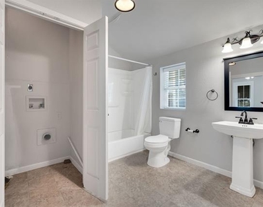 401 E Avenue G - Photo Thumbnail 19