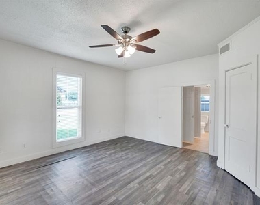 401 E Avenue G - Photo Thumbnail 17