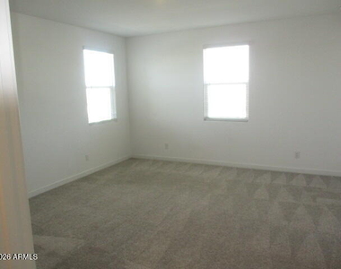 3323 S Bridlewood Avenue - Photo Thumbnail 10
