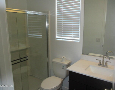 3323 S Bridlewood Avenue - Photo Thumbnail 8