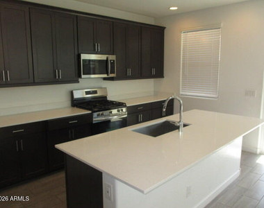 3323 S Bridlewood Avenue - Photo Thumbnail 3